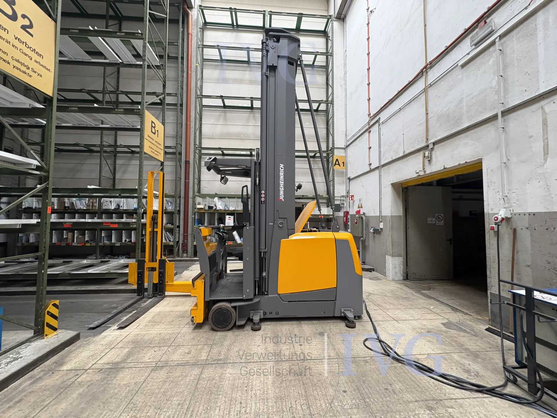 E-Schubmaststapler 2 JUNGHEINRICH EKX 516k